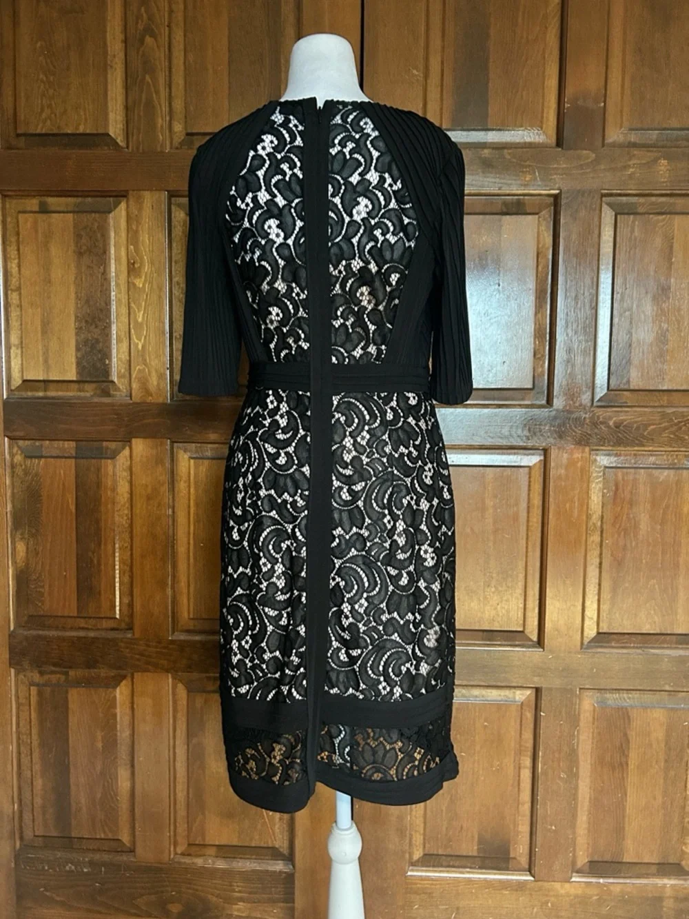 Adrianna Papell Black Lace Inset Banded Sheath Dress Size 8 Pleated Sleeve Party